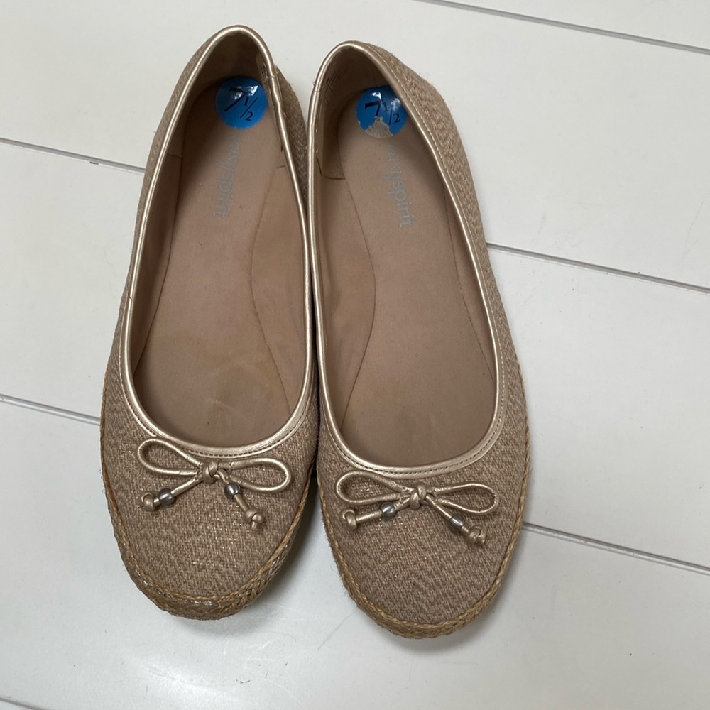 Easy Spirit Nuetral Shoes with Gold Accent